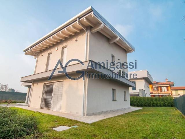 Villa Indipendente in vendita a Treviglio, Lombardia