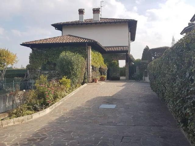 Villa Indipendente in vendita a Treviglio, Lombardia