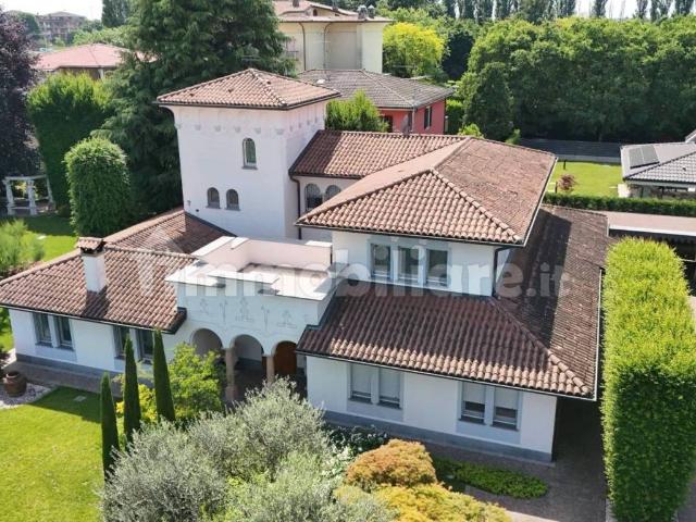 Villa Indipendente in vendita a Treviglio, Lombardia