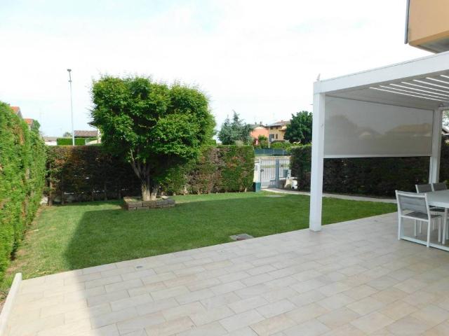 Villa Indipendente in vendita a Treviglio, Lombardia