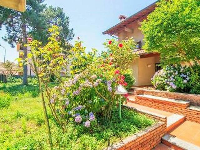 Villa Indipendente in vendita a Treviglio, Lombardia