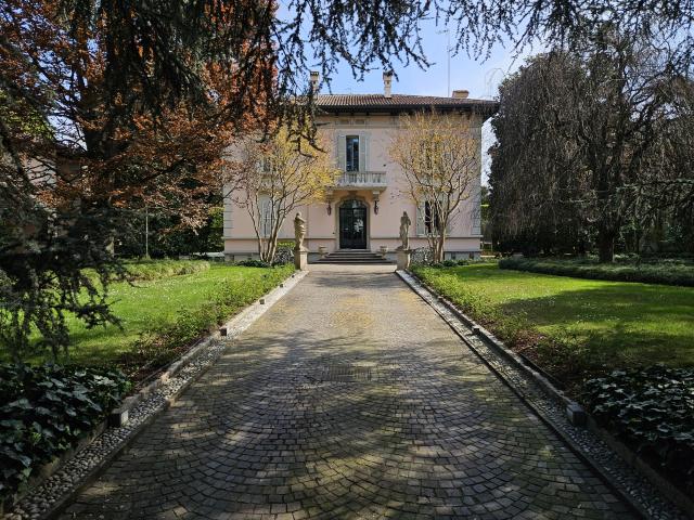 Villa Indipendente in vendita a Treviglio, Lombardia