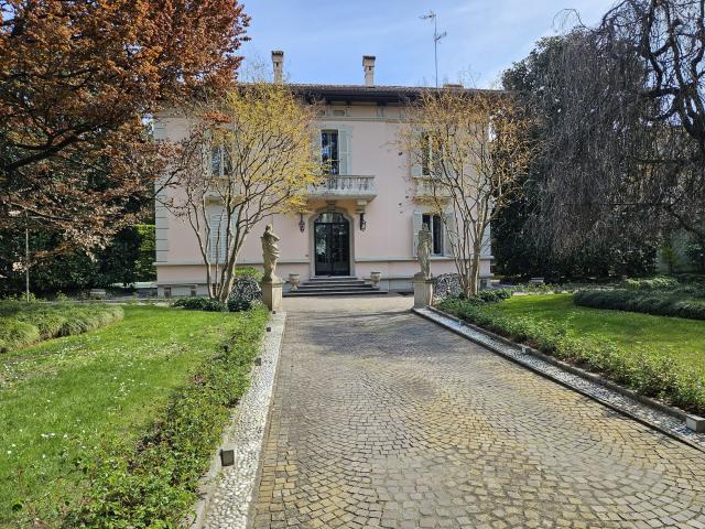 Villa Indipendente in vendita a Treviglio, Lombardia