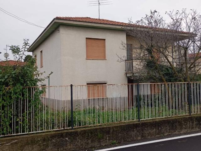 Villa Indipendente in vendita a Curnasco, Treviolo