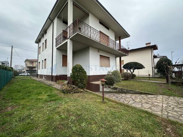 Villa Indipendente in vendita a Curnasco, Treviolo