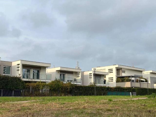 Villa Indipendente in vendita a Roncola, Treviolo