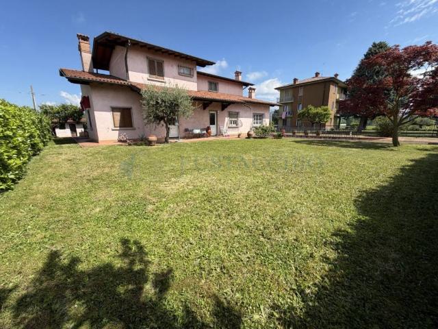 Villa Indipendente in vendita a Curnasco, Treviolo