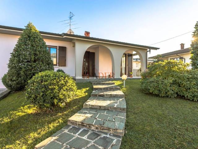 Villa Indipendente in vendita a Roncola, Treviolo