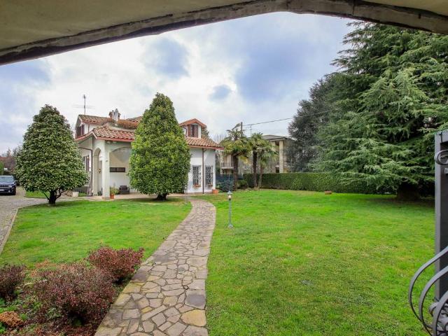 Villa Indipendente in vendita a Roncola, Treviolo