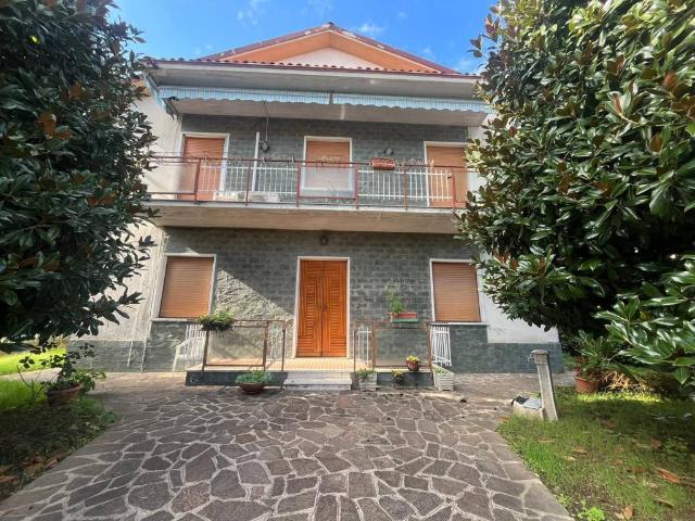 Villa Indipendente in vendita a Curnasco, Treviolo