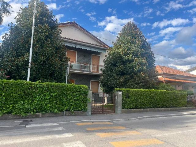 Villa Indipendente in vendita a Curnasco, Treviolo