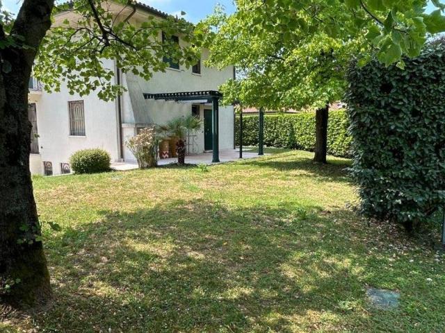 Villa Indipendente in vendita a Selvana, Treviso