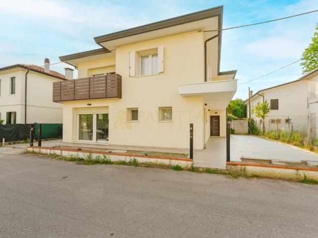 Villa Indipendente in vendita a Santa Maria del Rovere, Treviso