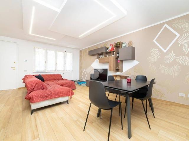 Villa Indipendente in vendita a Trezzano Rosa, Lombardia