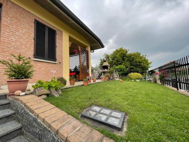 Villa Indipendente in vendita a Trezzano Rosa, Lombardia