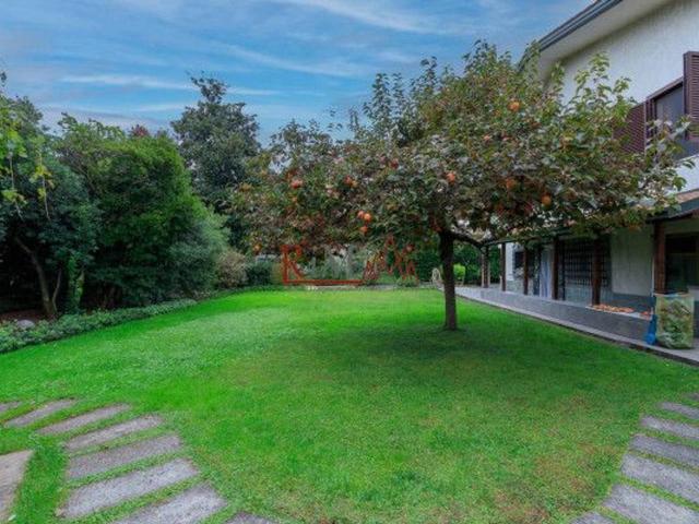 Villa Indipendente in vendita a Trezzano Sul Naviglio, Lombardia