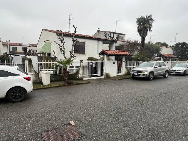 Villa Indipendente in vendita a Quartiere Boschetto, Trezzano Sul Naviglio
