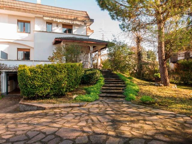 Villa Indipendente in vendita a Quartiere Morona, Trezzano Sul Naviglio
