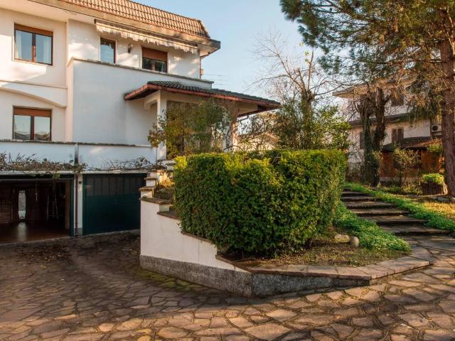Villa Indipendente in vendita a Quartiere Morona, Trezzano Sul Naviglio