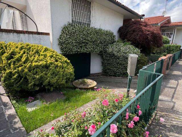 Villa Indipendente in vendita a Quartiere Boschetto, Trezzano Sul Naviglio