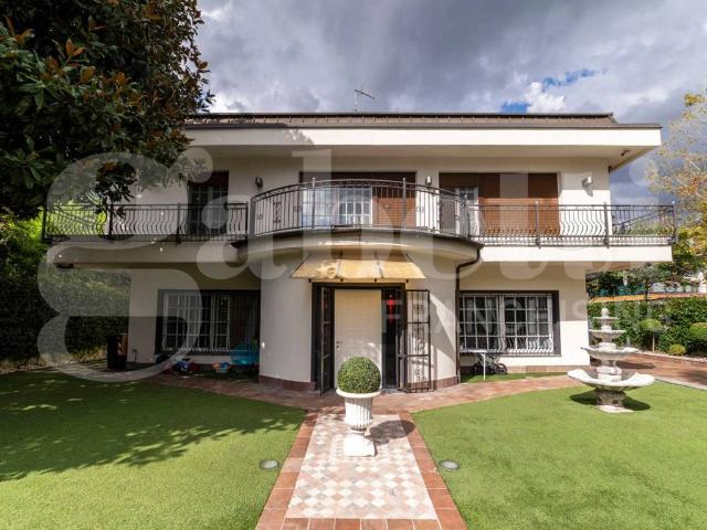 Villa Indipendente in vendita a Trezzano Sul Naviglio, Lombardia