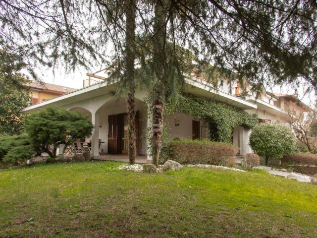 Villa Indipendente in vendita a Quartiere Neruda, Trezzano Sul Naviglio