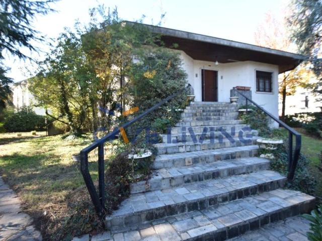 Villa Indipendente in vendita a Loirano, Trezzano Sul Naviglio