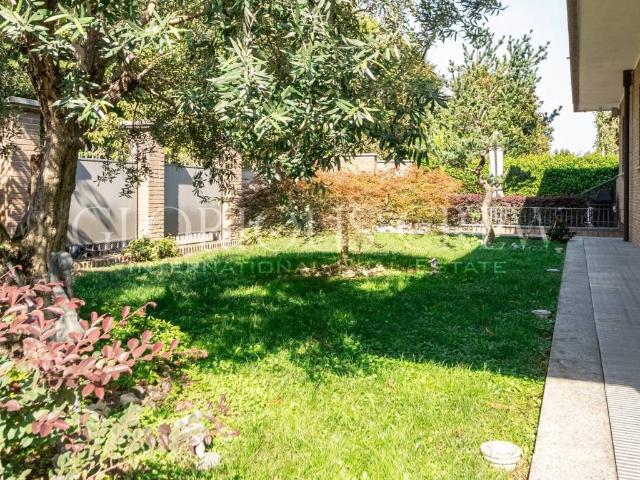 Villa Indipendente in vendita a Trezzano Sul Naviglio, Lombardia