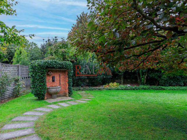 Villa Indipendente in vendita a Trezzano Sul Naviglio, Lombardia