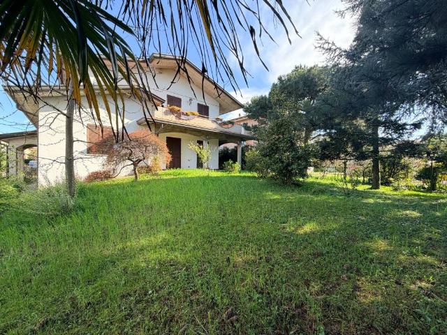 Villa Indipendente in vendita a Baracche, Trezzo Sull'adda
