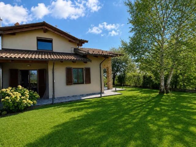 Villa Indipendente in vendita a Trezzo Tinella, Cuneo