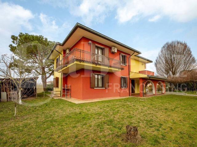 Villa Indipendente in vendita a Tribano, Veneto