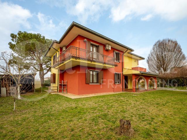 Villa Indipendente in vendita a Tribano, Veneto