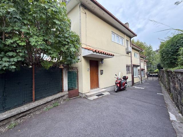 Villa Indipendente in vendita a Servola-Chiarbola-Valmaura-Borgo San Sergio, Villa Opicina