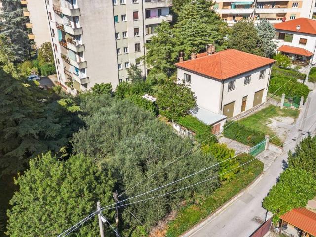 Villa Indipendente in vendita a Coloncovez / Kolonkovec, Trieste