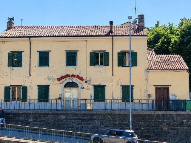 Villa Indipendente in vendita a Servola-Chiarbola-Valmaura-Borgo San Sergio, Villa Opicina