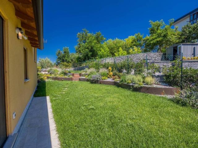 Villa Indipendente in vendita a Servola-Chiarbola-Valmaura-Borgo San Sergio, Villa Opicina