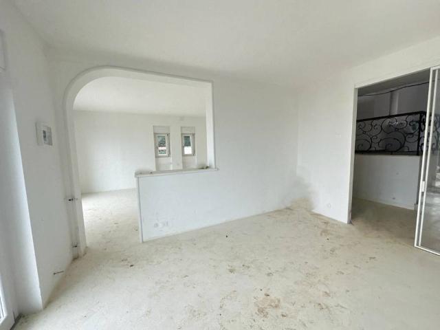Villa Indipendente in vendita a Altipiano Ovest, Villa Opicina