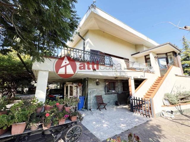 Villa Indipendente in vendita a Servola-Chiarbola-Valmaura-Borgo San Sergio, Villa Opicina