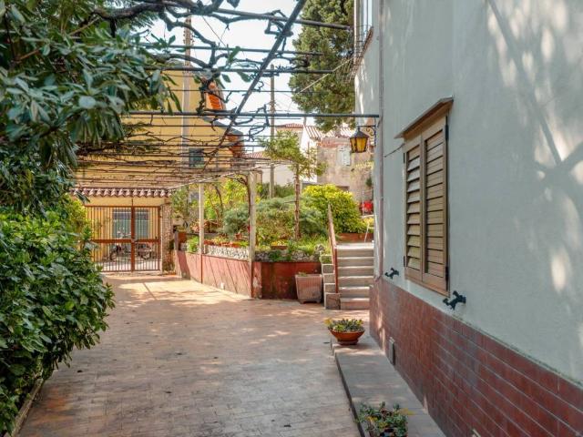 Villa Indipendente in vendita a San Giovanni-Chiadino-Rozzol, Villa Opicina
