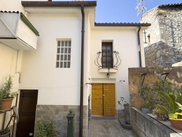 Villa Indipendente in vendita a San Giovanni-Chiadino-Rozzol, Villa Opicina