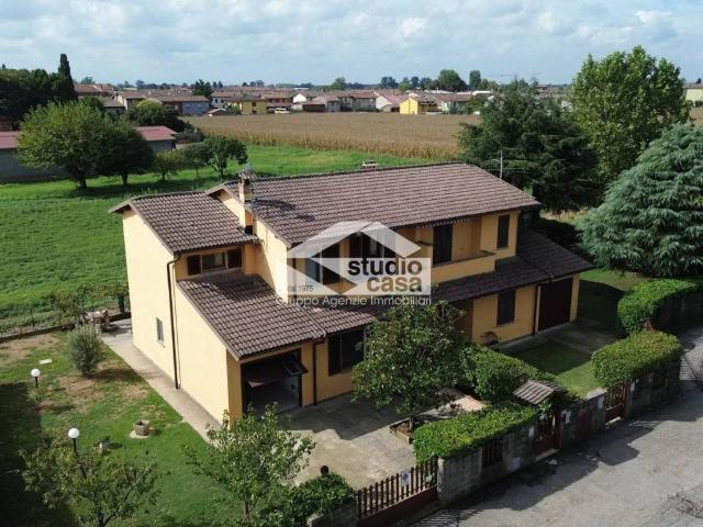 Villa Indipendente in vendita a Trigolo, Lombardia