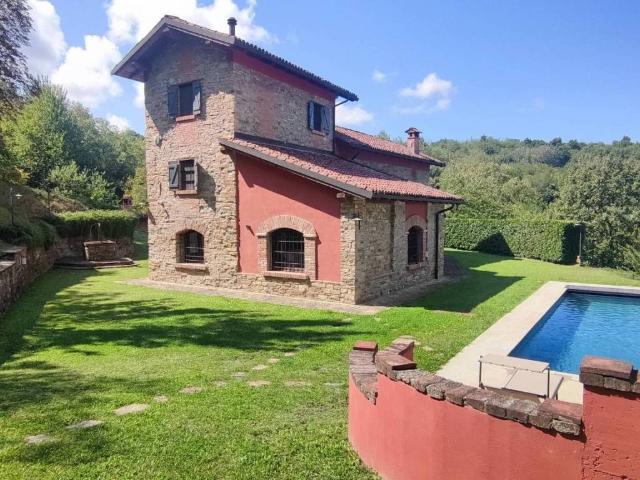 Villa Indipendente in vendita a Piemonte, Alessandria