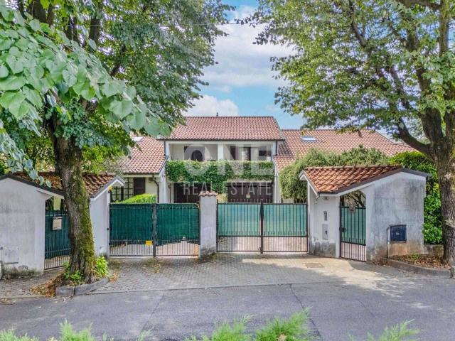 Villa Indipendente in vendita a Rancate, Triuggio