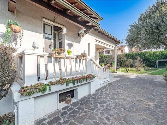 Villa Indipendente in vendita a Ponte, Triuggio