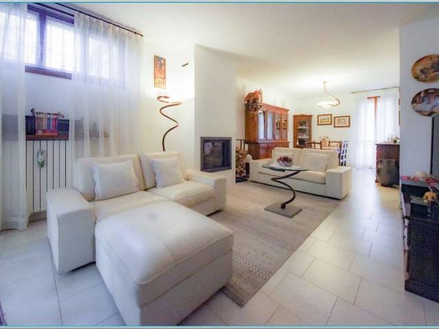 Villa Indipendente in vendita a Ponte, Triuggio