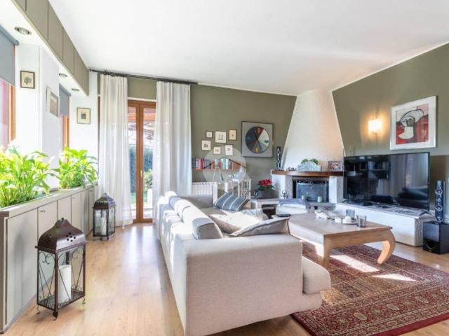 Villa Indipendente in vendita a Triuggio, Lombardia