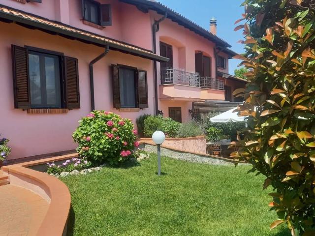Villa Indipendente in vendita a Trivolzio, Lombardia