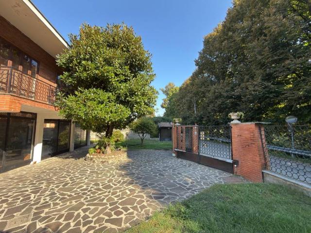 Villa Indipendente in vendita a Corneliano Bertario, Truccazzano