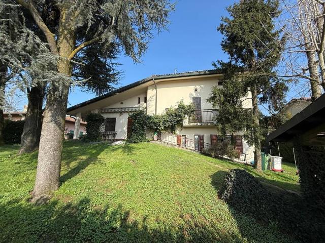 Villa Indipendente in vendita a Truccazzano, Lombardia